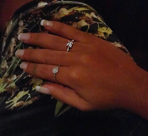 Amanda Djehdian exibe anel que ganhou de namorado (Foto: Reprodução/Instagram)