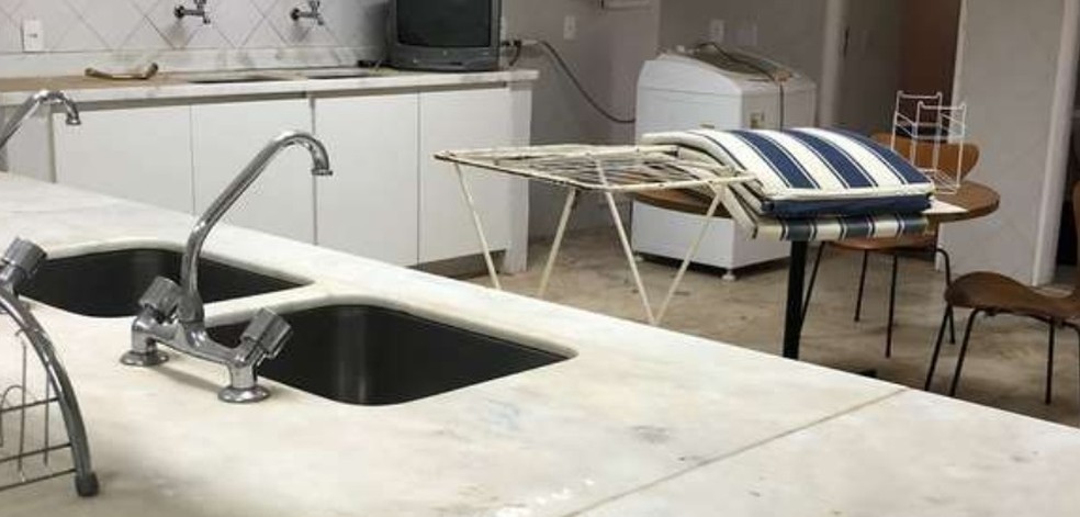 Cozinha em im&oacute;vel funcional na QL 12, Conjunto 15, lote 1, no Lago Sul, em Bras&iacute;lia &mdash; Foto: Minist&eacute;rio da Economia/Divulga&ccedil;&atilde;o 