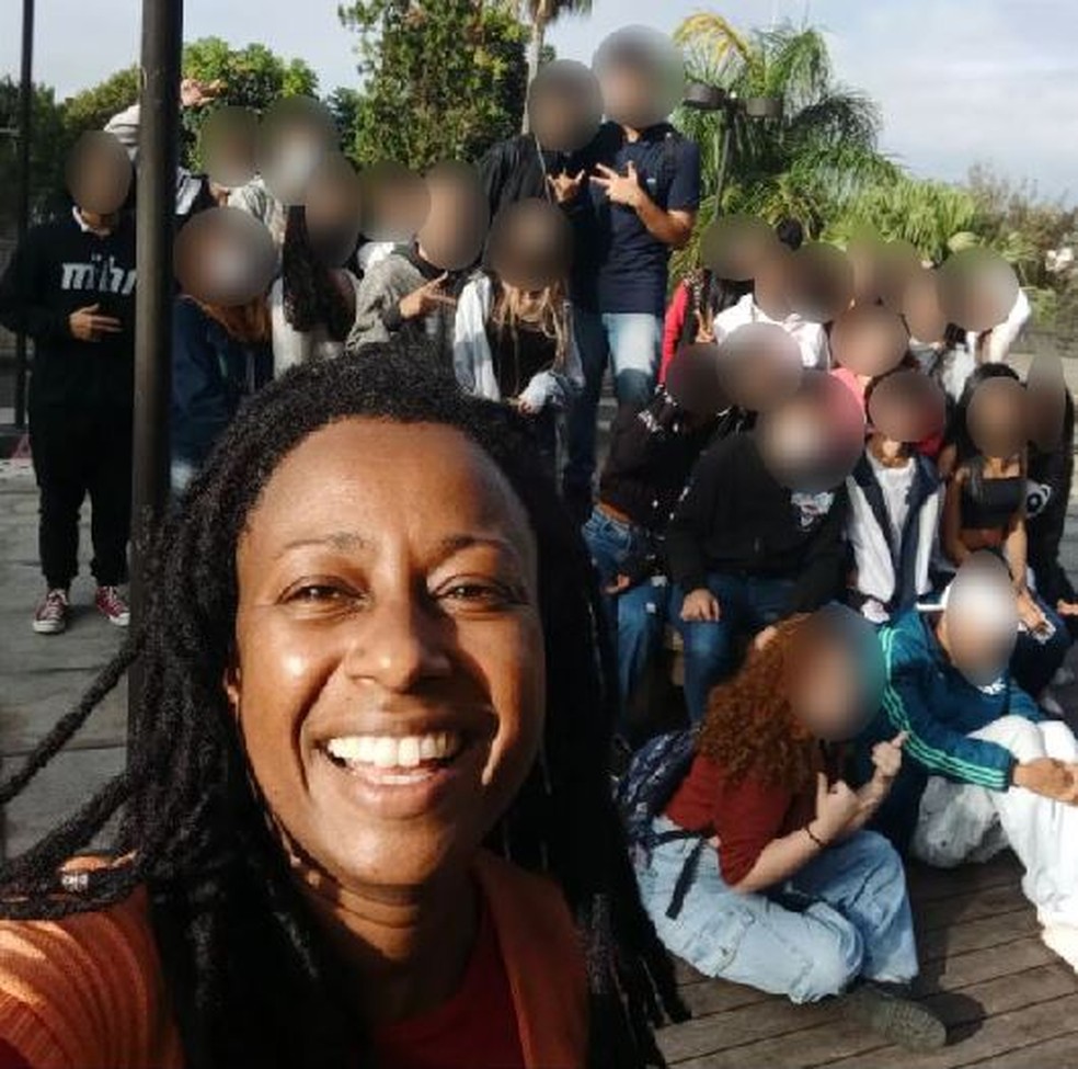 Ana Koteban com seus alunos — Foto: Reprodução/Arquivo pessoal