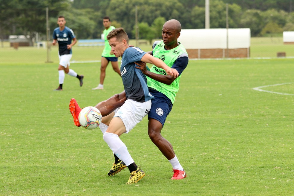 Grêmio convoca jovens do time sub-23 para jogo contra o Bragantino