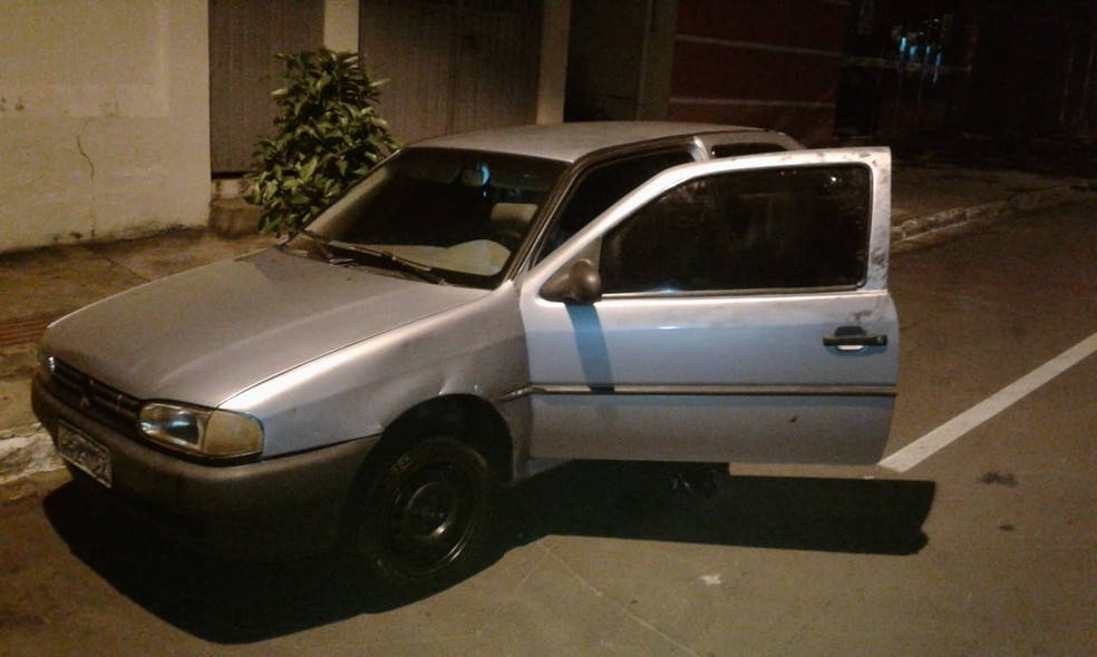 Carro apreendido passou por perícia e estava com equipamentos dos suspeitos em MS (Foto: Polícia Militar/Divulgação)