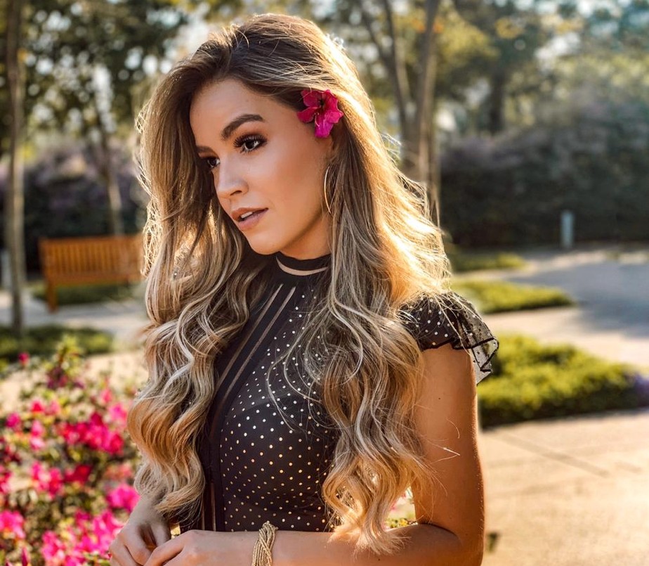 Assistente De Palco Do Faustão Nua Bailarina Do Faustao Arethusa Colombo E Jornalista E Revela Nao Abrir Mao De Um Docinho Confira Domingao Do Faustao Gshow