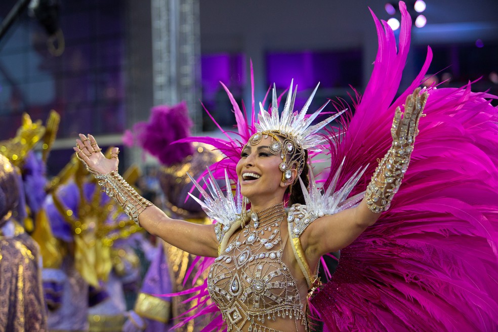 Sabrina Sato desfila pela Gaviões no carnaval em 2019 — Foto: Marcelo Brandt/G1