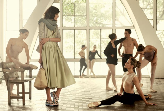 Procure por vestidos de saia rodada (Foto: Daniel Aratangy / Edição de moda: Larissa Lucchese)