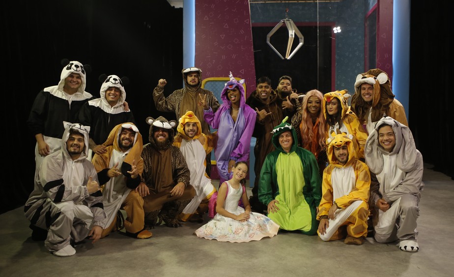 'CaldeirÃ£o de Ouro': famosos gravam abertura vestidos de bichos de pelÃºcia