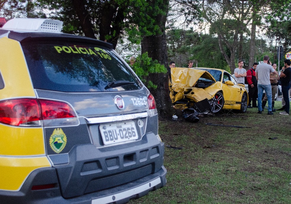 PM atendeu a ocorrência, mas relatório não informa se a vítima dirigia o carro; em Curitiba — Foto: Maicon J. Gomes/Gazeta do Povo
