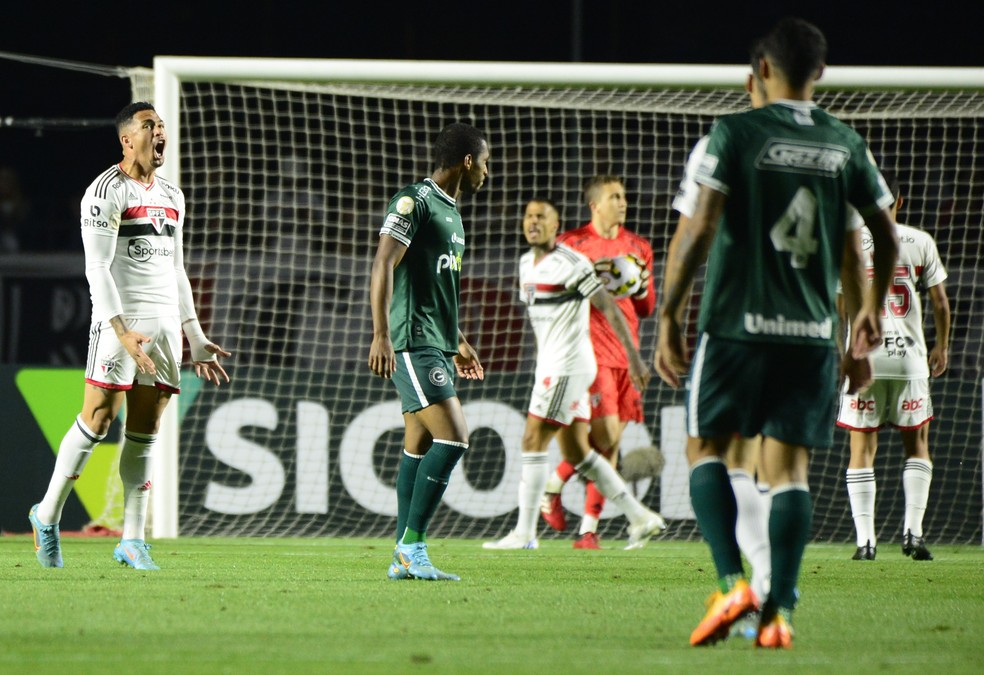 Tricolor sofreu dez gols nos últimos quatro jogos — Foto: Marcos Ribolli