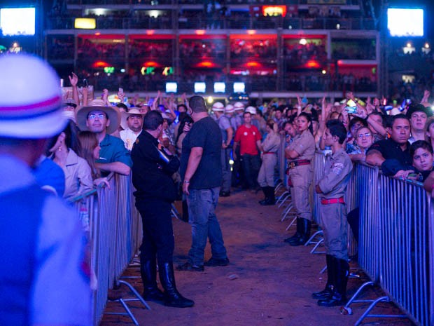 Corredores implantados na arena auxiliaram no trabalho da PM e equipes médicas (Foto: Érico Andrade/G1) Corredores implantados na arena auxiliaram no trabalho da PM e equipes médicas (Foto: Érico Andrade/G1)