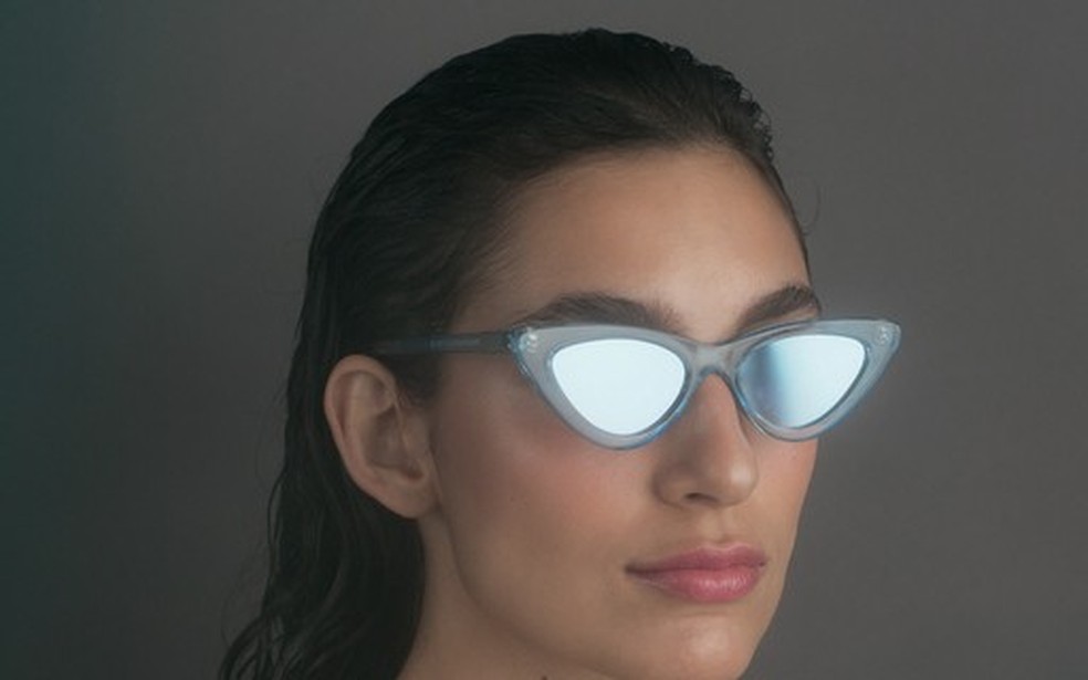 Óculos gatinho: atualize o shape com lentes espelhadas e armações coloridas — Foto: Vogue