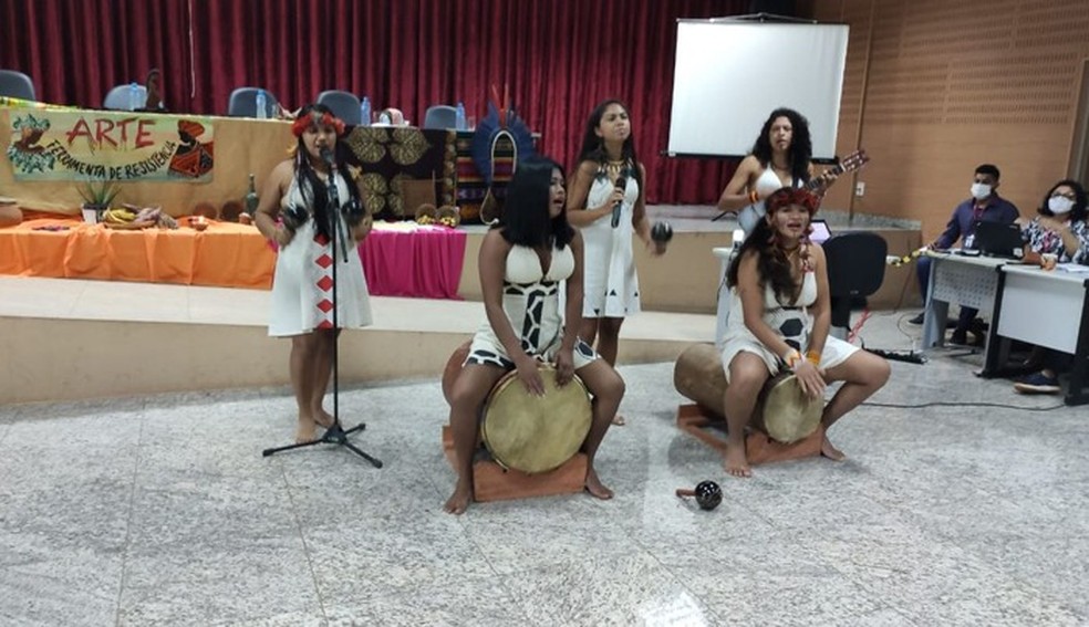 Grupo musical de Alter do Chão, Suraras do Tapajós, composto por mulheres da etnia Borari, se apresentou no evento — Foto: MPPA/Divulgação