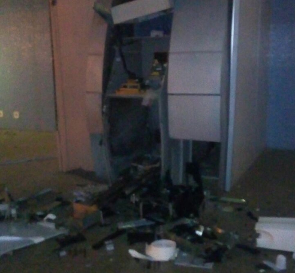 Grupo armado e encapuzado explode caixas eletrônicos em aeroporto de Palmas  (Foto: Divulgação)