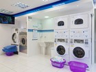 Vistas com curiosidade, lavanderias self service ganham espaço no Brasil