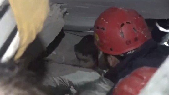 Terremoto: Vídeo mostra resgate de criança em prédio que desabou na Turquia