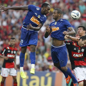 Entrosados, Dedé e Manoel formam dupla afinada dentro e fora de campo