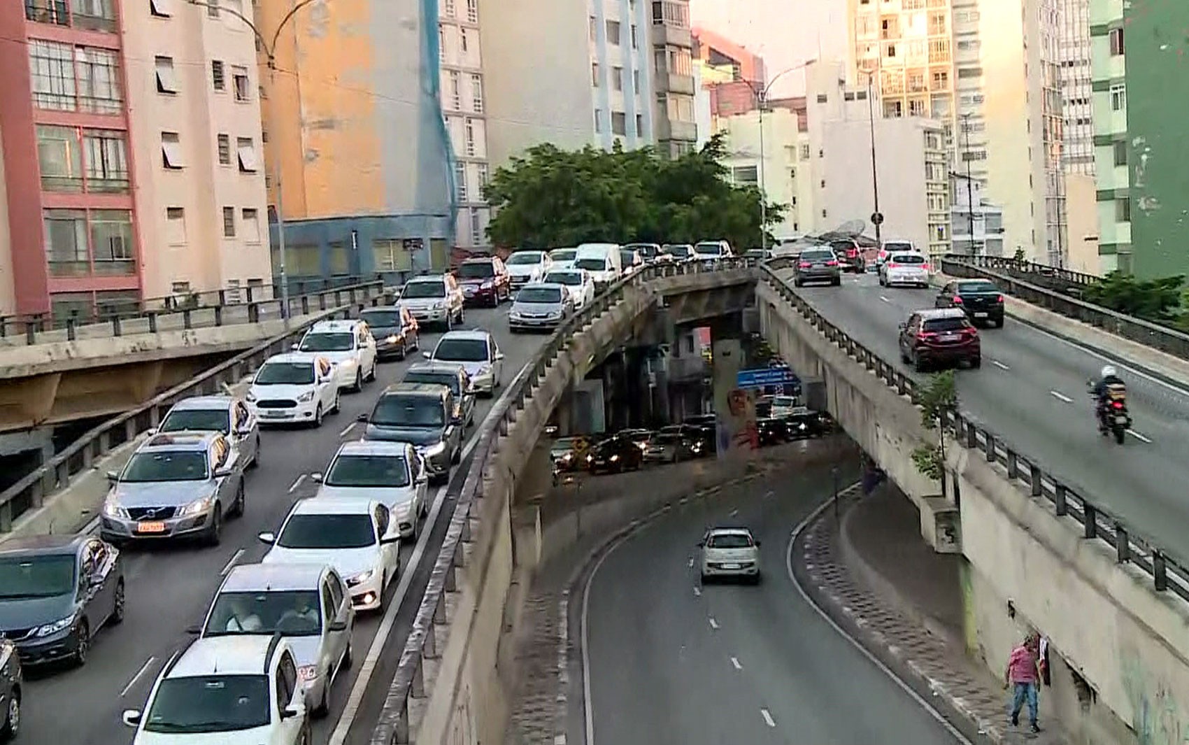 Câmara Municipal aprova decreto legislativo que convoca plebiscito para definir o futuro do Minhocão em São Paulo 