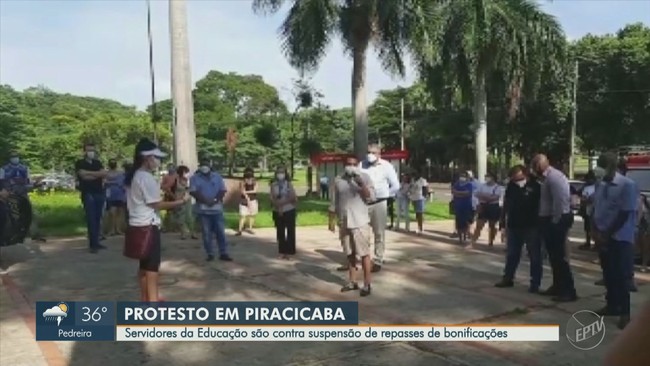 Servidores da educação protestam contra suspensão de repasses em Piracicaba