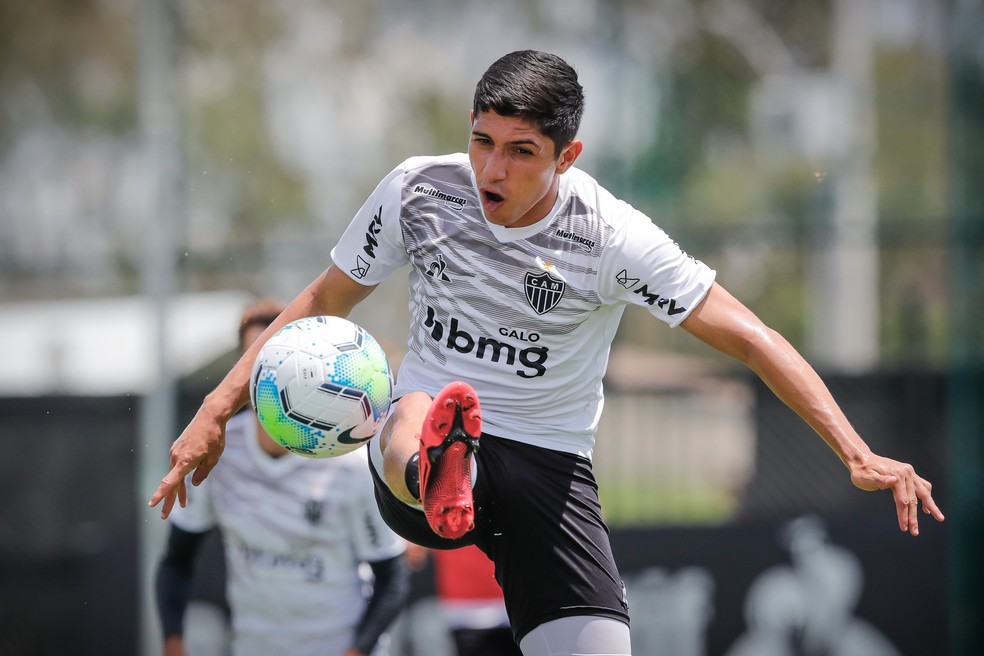 garcom no brasileiro savarino avalia primeira temporada no atletico mg poderia fazer mais atletico mg ge