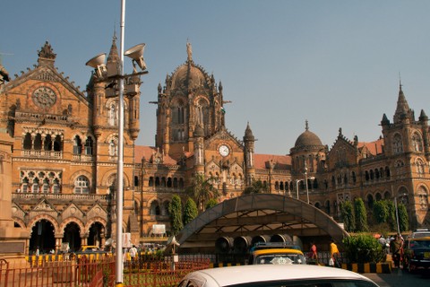 Chhatrapati Shivaji Terminus, em Mumbai, na Índia. Projeto de F. W. Stevens