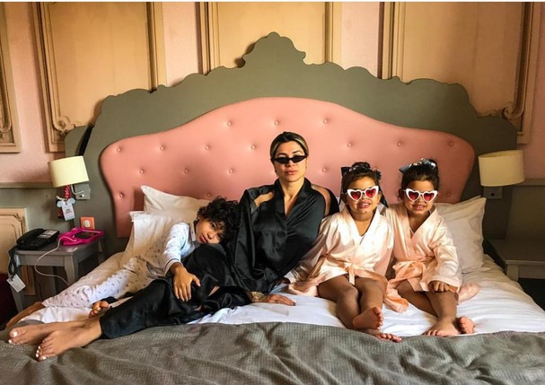 Dany Souza com os filhos na Disney Paris (Foto: Reprodução/ Instagram )