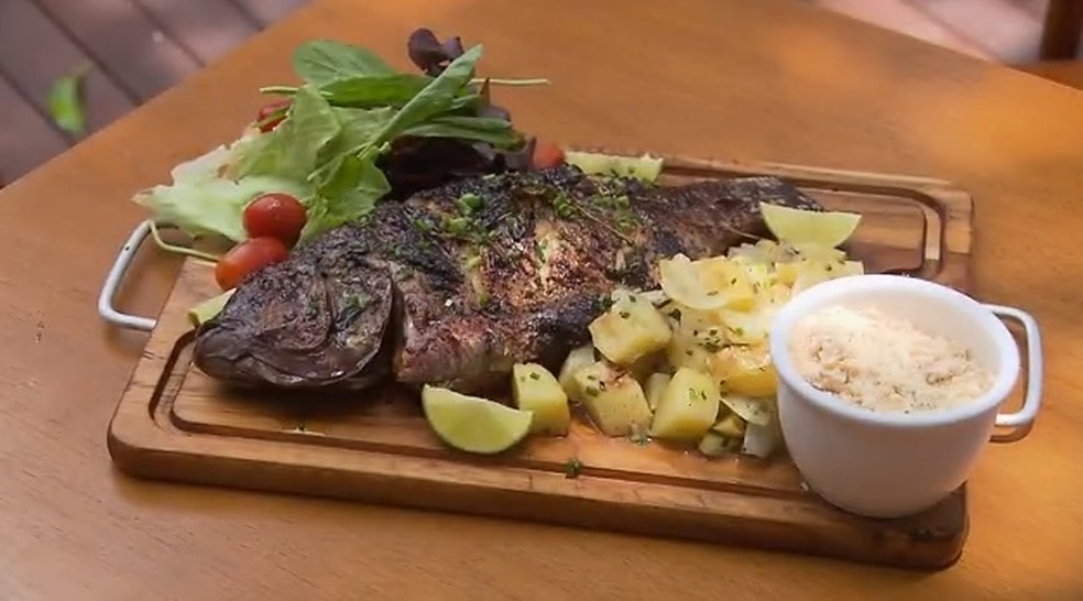 Receitas Paranaenses Saiba Como Preparar Tilapia Na Parrilla Com Salada De Cebola E Batata Na Brasa Receitas Paranaenses G1 A tilápia é um peixe de água doce branco, baixo em calorias, com pouca por isso a tilápia é ideal para incluir no cardápio de alimentação saudável e receitas fit. salada de cebola e batata na brasa