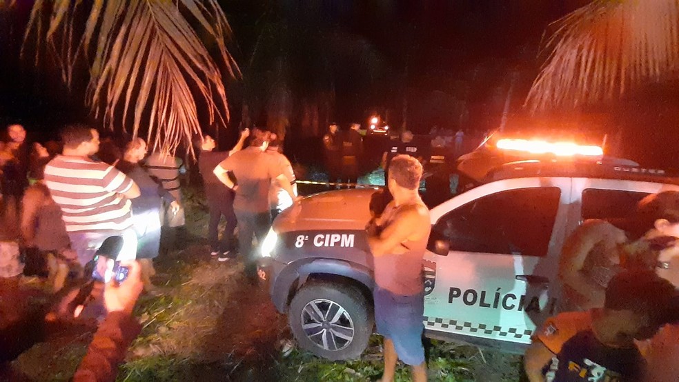 Corpo foi encontrado em área de coqueiral. — Foto: Sérgio Henrique Santos/Inter TV Cabugi