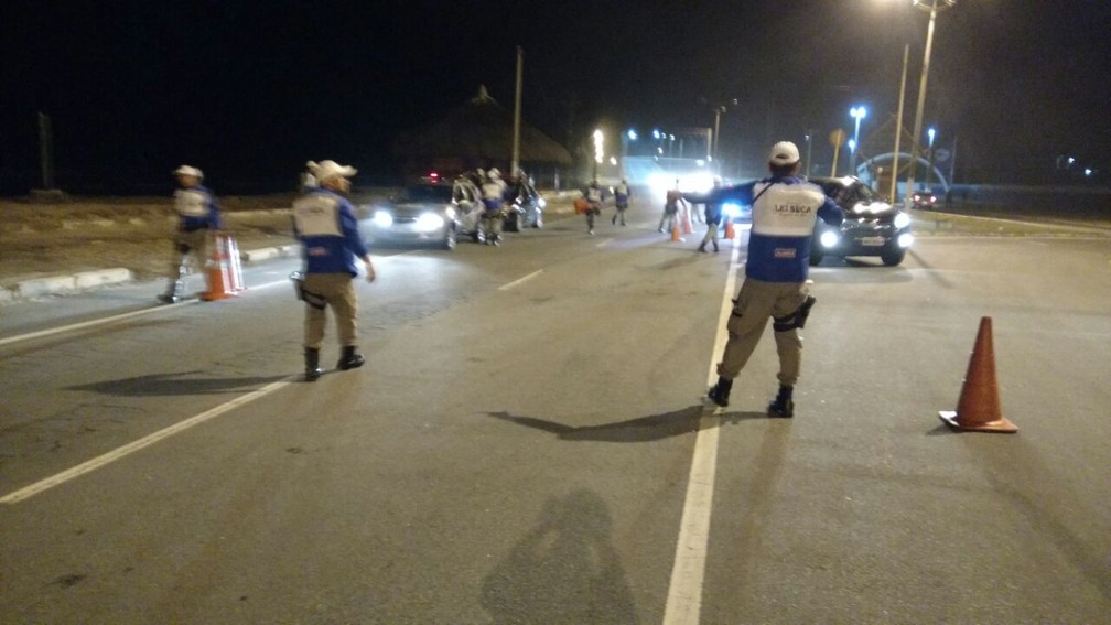 Blitz abordou e revistou 669 veículos em duas avenidas de Maceió (Foto: Divulgação / Detran-PM)