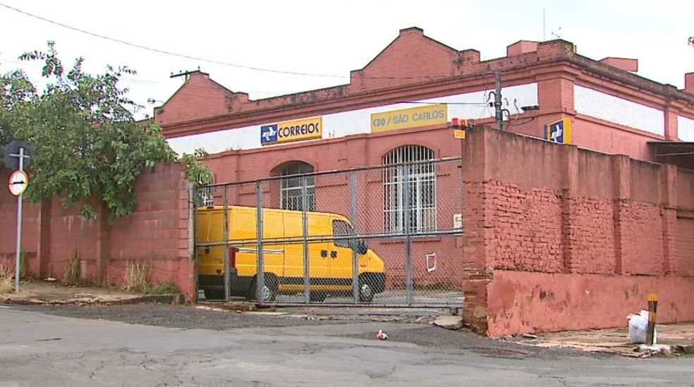 Fachada de unidade dos Correios em São Carlos — Foto: Reginaldo dos Santos/EPTV