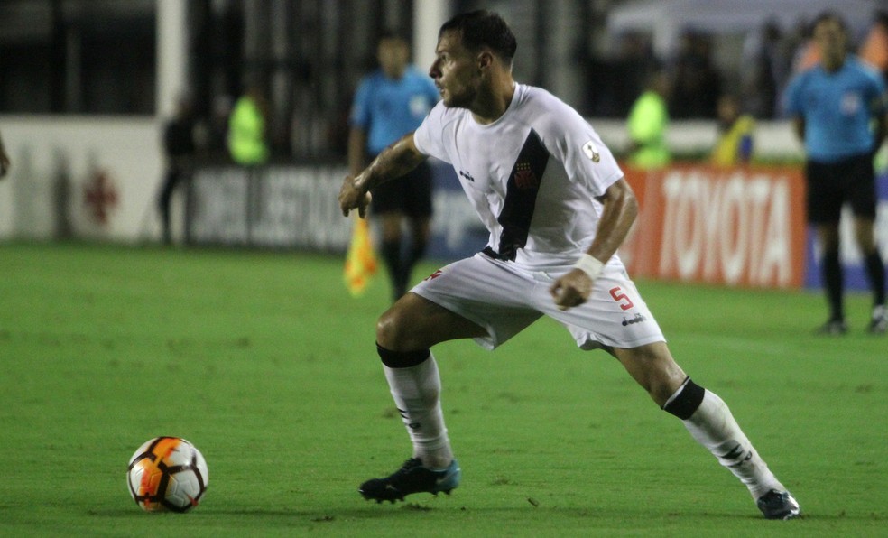 Des�bato se adaptou bem ao esquema vasca�no (Foto: Paulo Fernandes/Vasco)