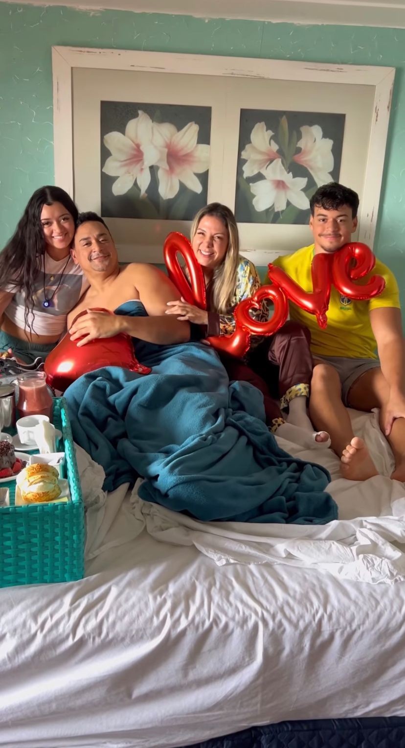 Xanddy ganha surpresa de aniversário de Carla Perez e filhos (Foto: Reprodução/ Instagram)