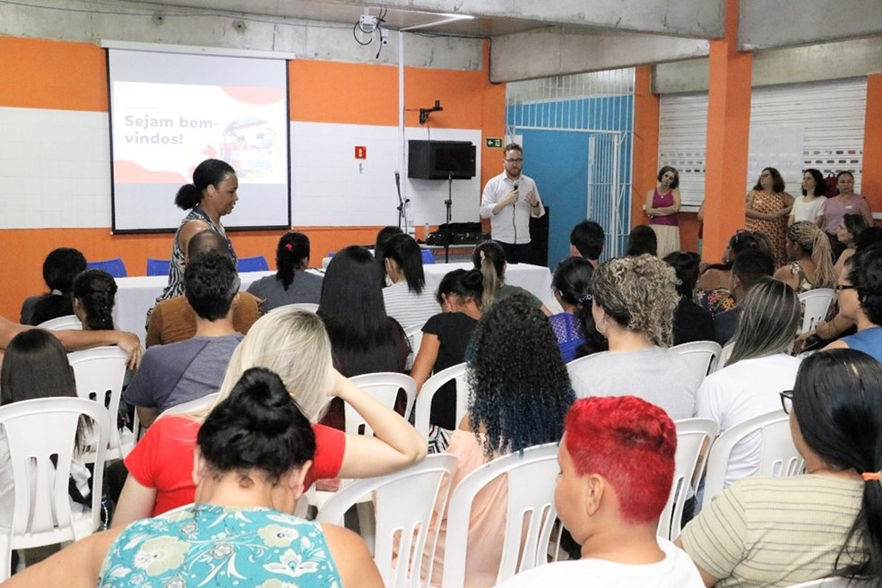 Reunião realizada pela Sedu na Escola Primo Bitti em Aracruz — Foto: Sedu/Divulgação