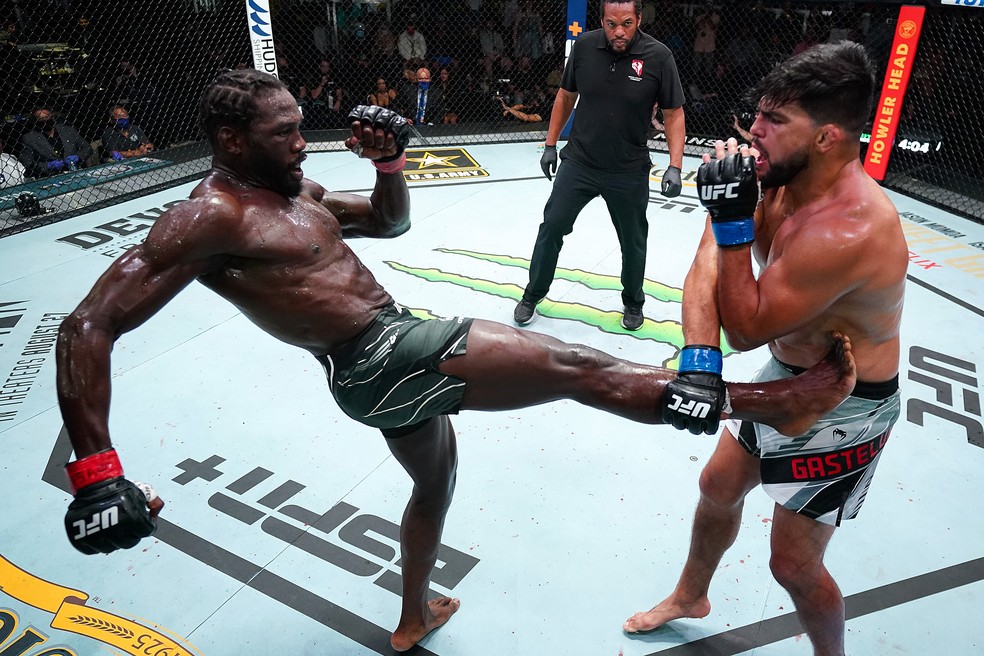 Jared Cannonier venceu Kelvin Gastelum por decisão unânime (triplo 48-47) — Foto: Getty Images
