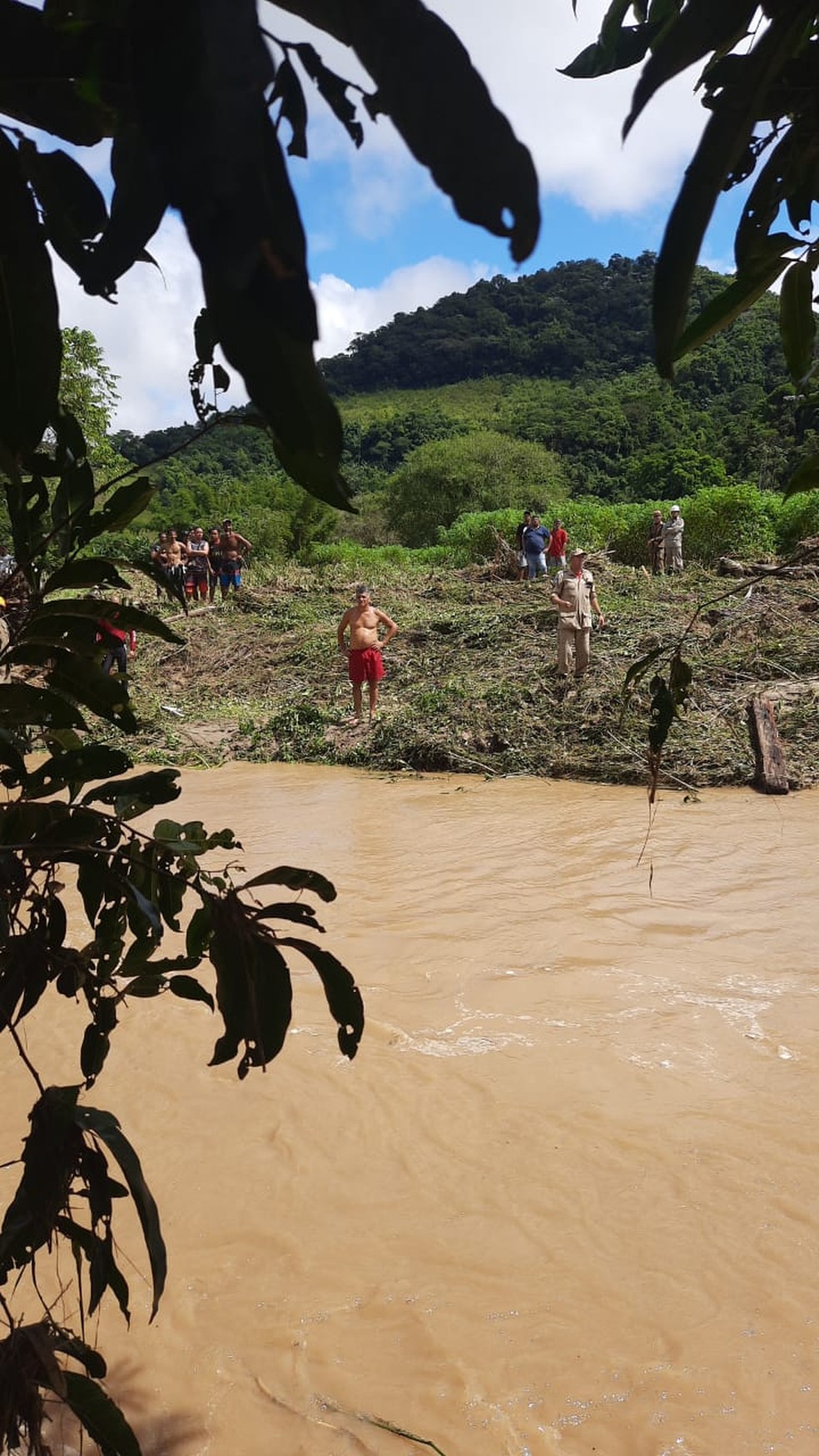 Tromba D'água afetou as regiões de Faraó e Faraó de Cima, onde uma mulher foi levada pela correnteza e morreu — Foto: Divulgação Defesa Civil de Cachoeiras de Macacu