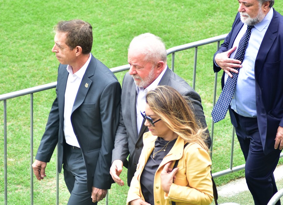 Predisente Lula e Janja chegam ao velório de Pelé na Vila Belmiro