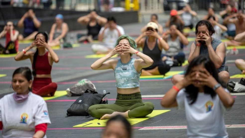 Atividades como a ioga têm o potencial de estimular o nervo vago — Foto: Getty Images via BBC