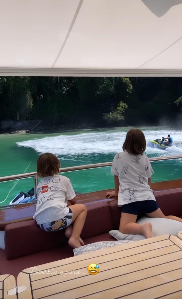 Andressa Suita mostra os filhos encantados vendo o pai, Gusttavo Lima (Foto: Reprodução / Instagram)