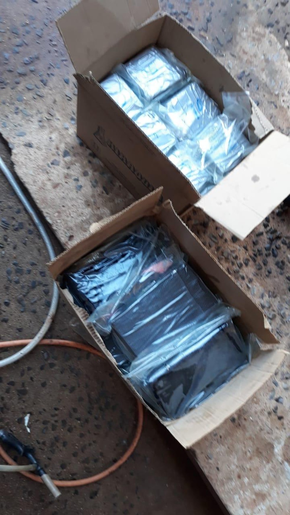 Polícia apreende 40 kg de cocaína em tanque de combustível — Foto: Polícia Federal de Dourados/Divulgação
