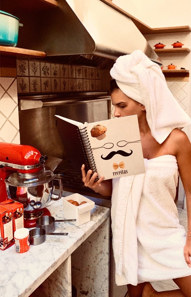 Mariana Rios compartilha modelo inusitado para cozinhar (Foto: Reprodução / Instagram)