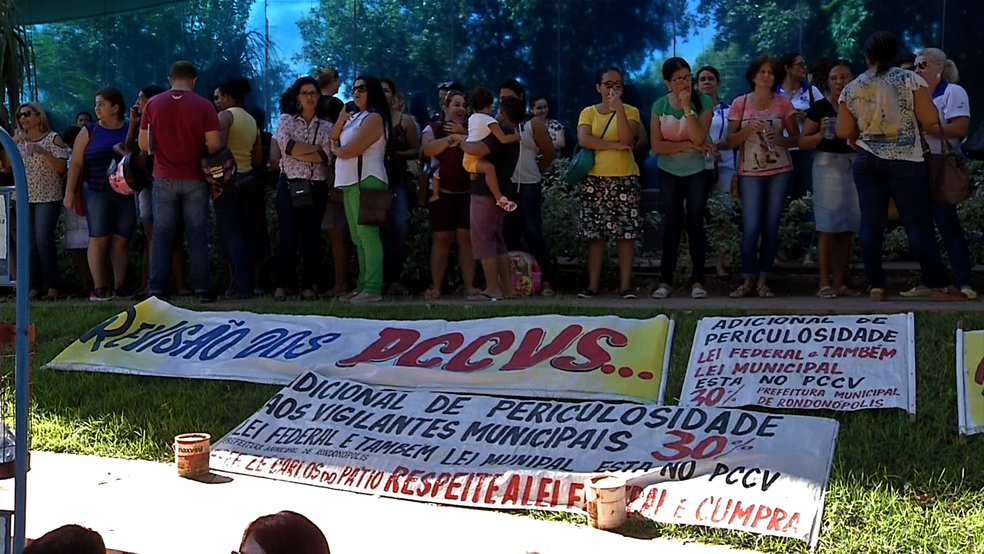 Servidores cobram reunião com o prefeito José Carlos do Pátio (Foto: TVCA/ Reprodução)