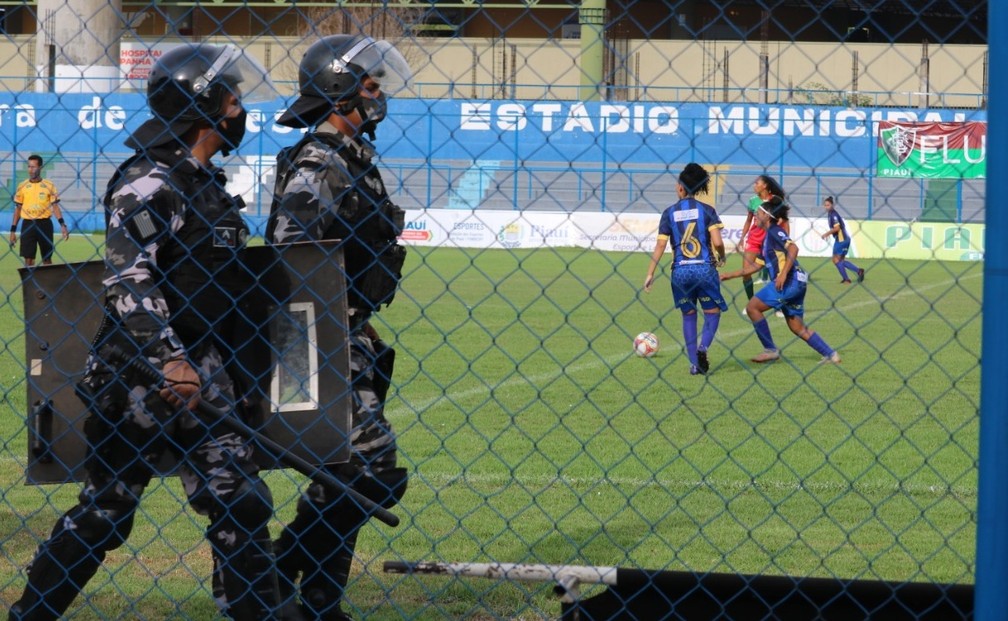 Abelhas Rainhas vencem jogo do Piauiense feminino  — Foto: Arthur Ribeiro/ge Piauí 