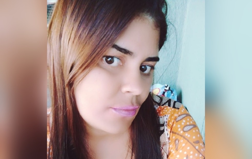 Corpo de mulher é encontrado seminu e com perfurações em área rural de Cerqueira César   — Foto: Arquivo Pessoal 