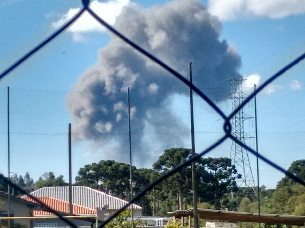 Explosão aconteceu na tarde deste sábado (8), na Região de Curitiba (Foto: Carla Carvalho / Arquivo Pessoal)