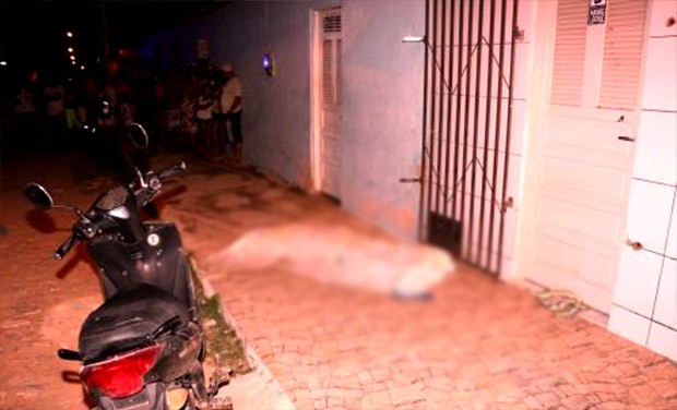 Um dos crimes deste domingo aconteceu no bairro Santo Antônio, em Mossoró (Foto: Marcelino Neto/O Câmera)