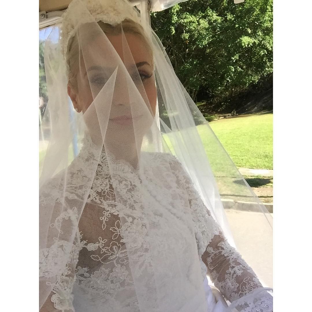 Flavia Alessandra com look de noiva para a novela (Foto: Reprodução/Instagram)