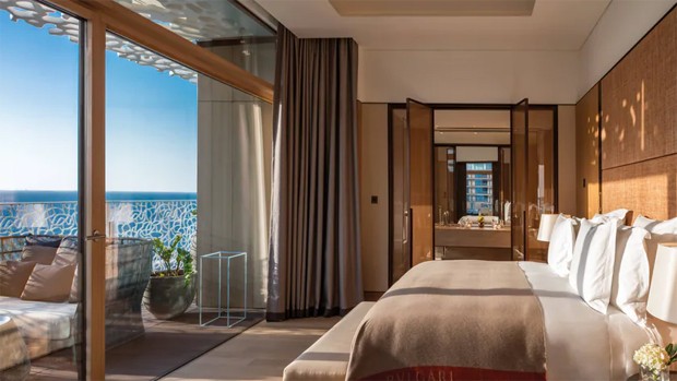 Hotel em que Belle e Thiago Silva estão hospedados em Dubai tem diárias de até R$ 31 mil (Foto: Reprodução / Bvlgari Hotels Dubai)