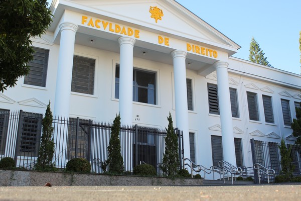 Coronavirus Faculdades E Escolas Anunciam Suspensao De Aulas Em