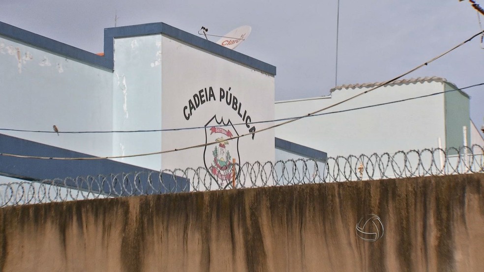 Vinte e sete presos fugiram da Cadeia de Nova Mutum, em 2015, quando agentes foram dopados e amarrados pelas mulheres (Foto: Reprodução/ TVCA)