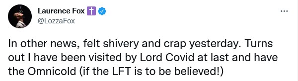 O post de Laurence Fox noticiando seu teste positivo para COVID-19 (Foto: Twitter)