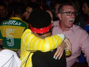 Bruna Marquezine e Neymar em show em São Paulo (Foto: Eduardo Martins/ Ag. News)
