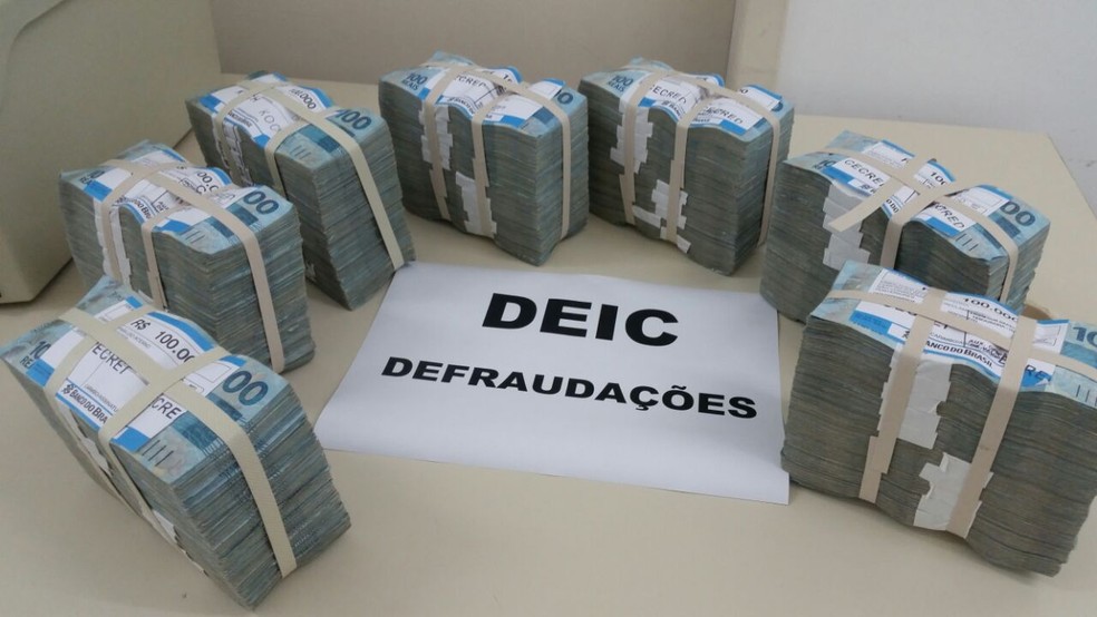 Polícia apreendeu R$ 700 mil em dinheiro (Foto: Polícia Civil/Divulgação)