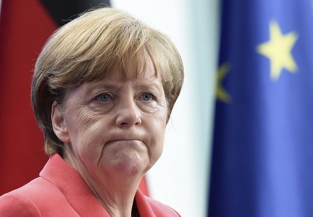 Angela Merkel em discurso sobre tentativa de acordo com a Grécia (Foto: EFE)